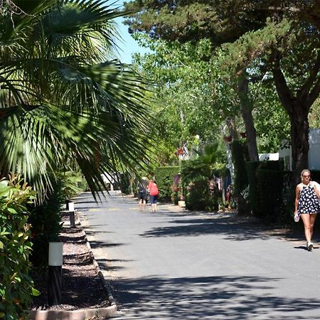 Camping Les Salisses - Maeva Vias Bagian luar foto