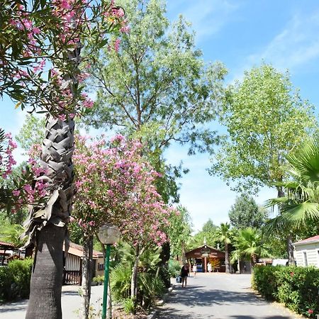 Camping Les Salisses - Maeva Vias Bagian luar foto