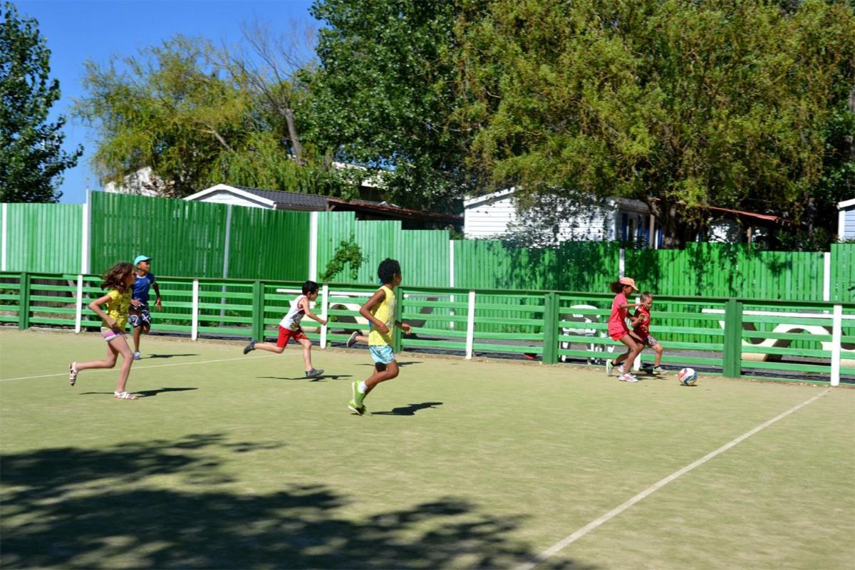 Camping Les Salisses - Maeva Vias Bagian luar foto
