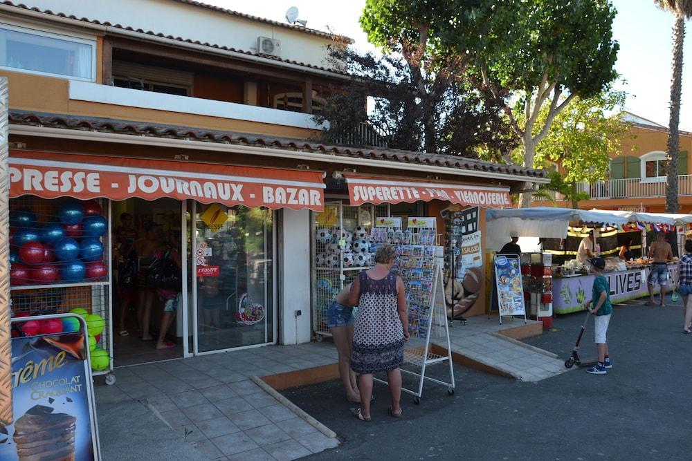 Camping Les Salisses - Maeva Vias Bagian luar foto