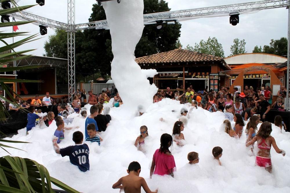 Camping Les Salisses - Maeva Vias Bagian luar foto